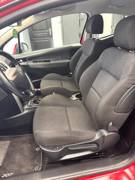 PEUGEOT 207  0001
