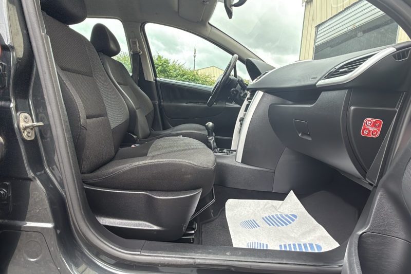 PEUGEOT 207 1.4 HDI 70 Active BVM5 1ere main