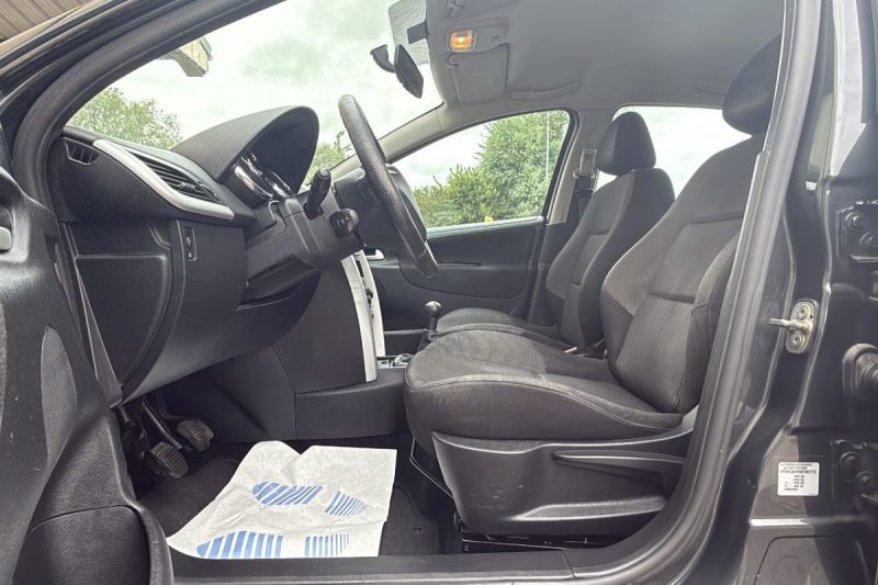 PEUGEOT 207 1.4 HDI 70 Active BVM5 1ere main