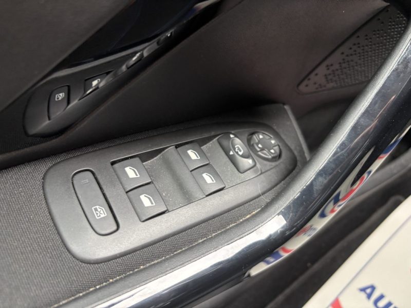 PEUGEOT 208 1.2 PureTech 82ch Allure 1ère Main 
