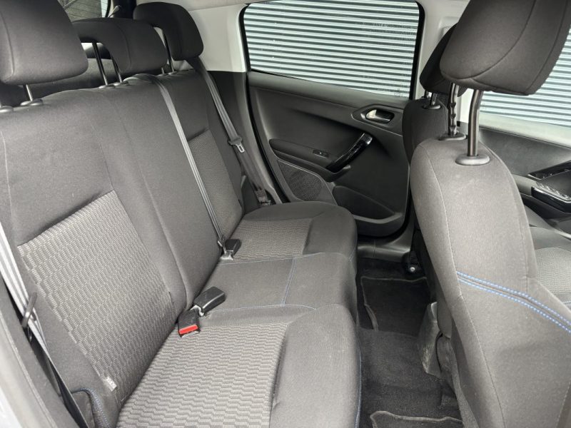 PEUGEOT 208 1.2 PureTech 82ch Allure 1ère Main 