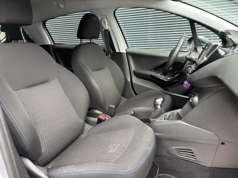 PEUGEOT 208 1.2 PureTech 82ch Allure 1ère Main 