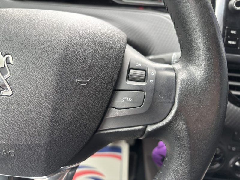 PEUGEOT 208 1.2 PureTech 82ch Allure 1ère Main 