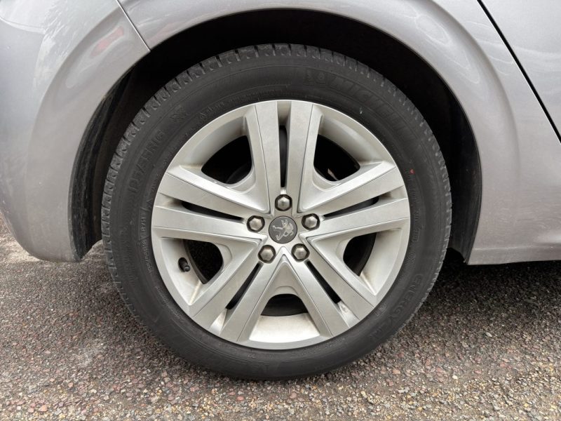 PEUGEOT 208 1.2 PureTech 82ch Allure 1ère Main 