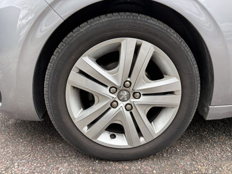 PEUGEOT 208 1.2 PureTech 82ch Allure 1ère Main 