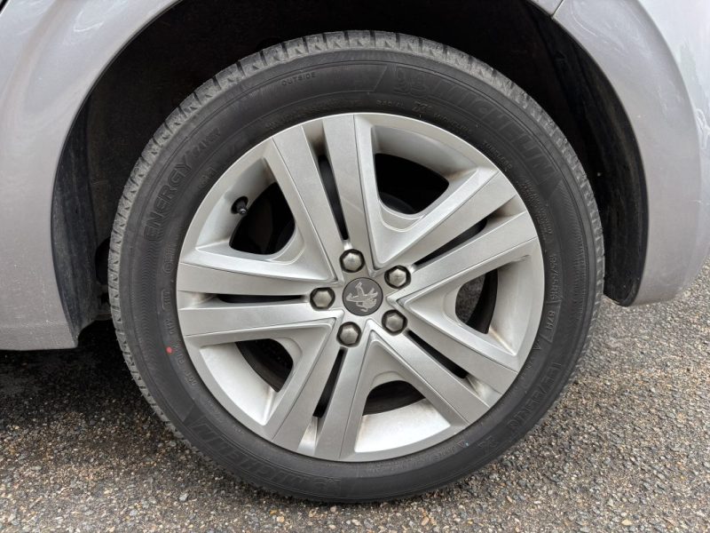 PEUGEOT 208 1.2 PureTech 82ch Allure 1ère Main 