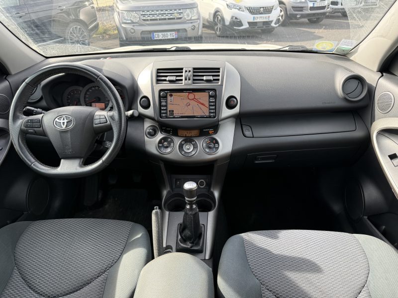 TOYOTA RAV4 2.2 D4D 150ch 2WD 2011