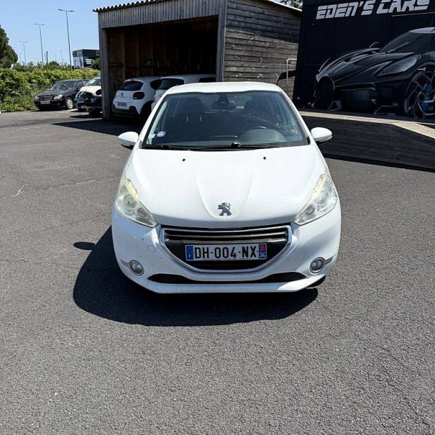 PEUGEOT 208  1.6 ess ALLURE BOITE AUTO PEDALE ADAPTEE 2014