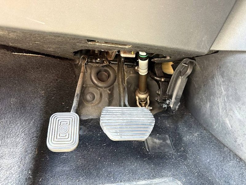 PEUGEOT 208  1.6 ess ALLURE BOITE AUTO PEDALE ADAPTEE 2014