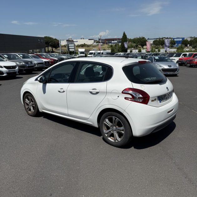 PEUGEOT 208  1.6 ess ALLURE BOITE AUTO PEDALE ADAPTEE 2014