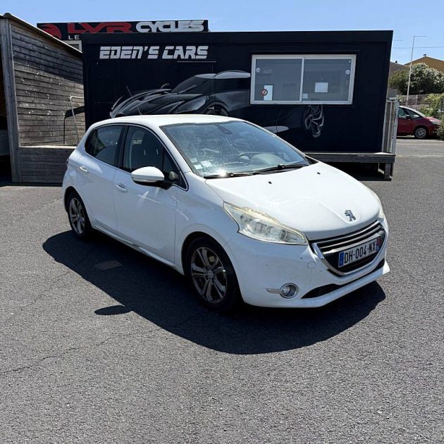 PEUGEOT 208  1.6 ess ALLURE BOITE AUTO PEDALE ADAPTEE 2014