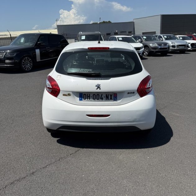 PEUGEOT 208  1.6 ess ALLURE BOITE AUTO PEDALE ADAPTEE 2014