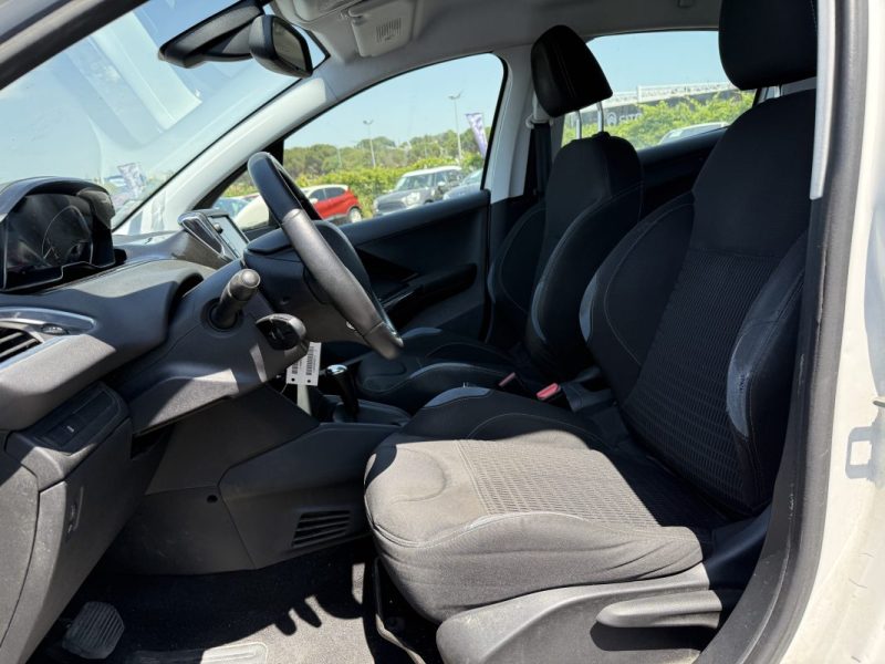 PEUGEOT 208  1.6 ess ALLURE BOITE AUTO PEDALE ADAPTEE 2014