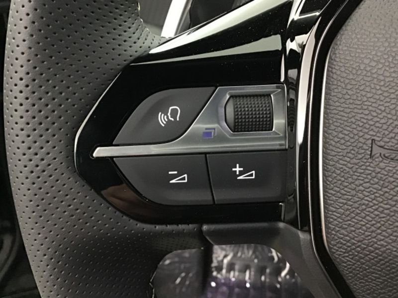 Peugeot 2008 Hybrid 145 e-DCS6 GT