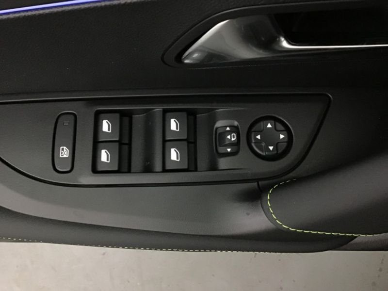 Peugeot 2008 Hybrid 145 e-DCS6 GT