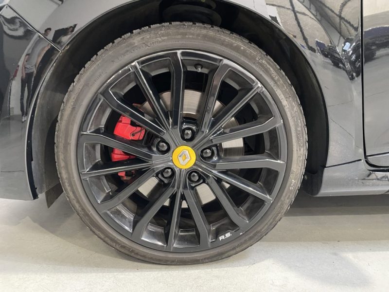 RENAULT CLIO 4 RS 18 220ch BVA 