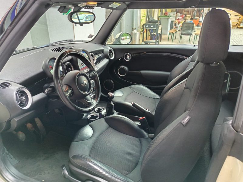 MINI Cooper S R57