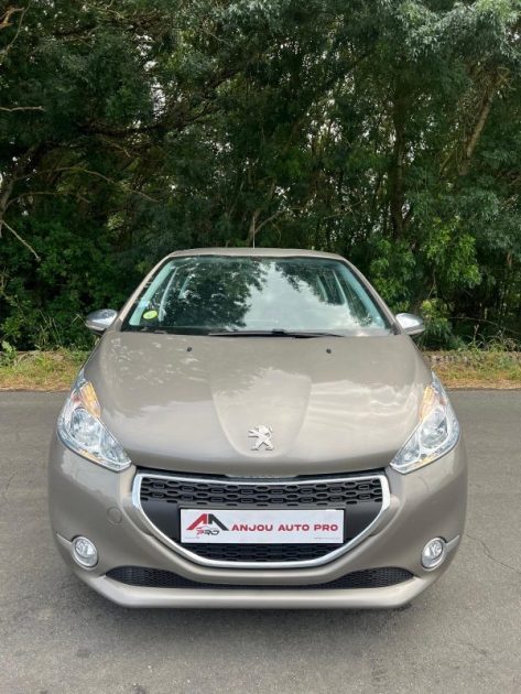 PEUGEOT 208 2014