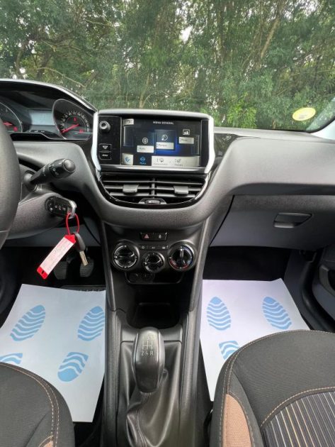PEUGEOT 208 2014