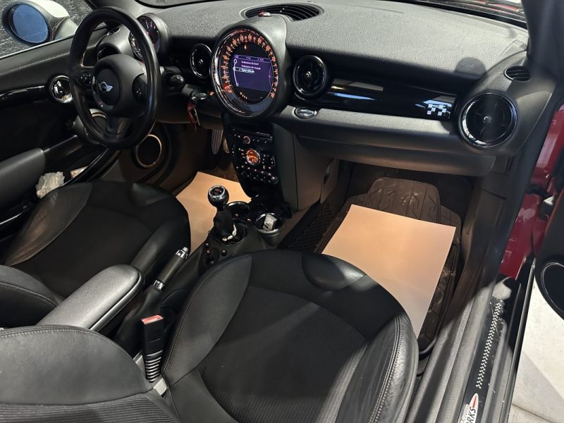 MINI COOPER S 1.6i 211ch JOHN COOPER WORKS