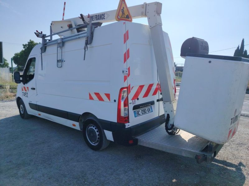 RENAULT MASTER 2.3dci  nacelle  2010