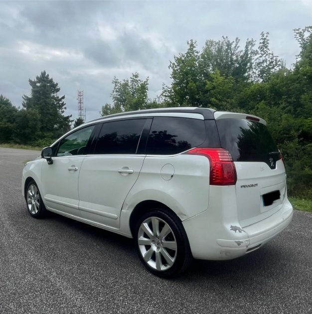 PEUGEOT 5008 7 PLACES BOITE AUTO