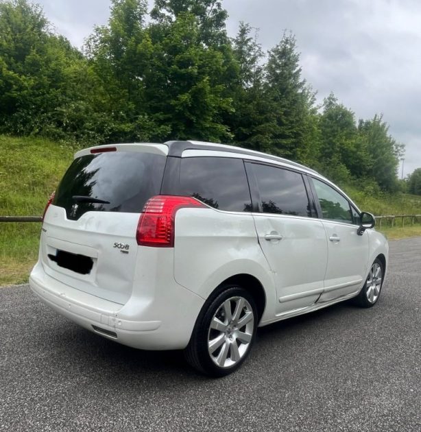 PEUGEOT 5008 7 PLACES BOITE AUTO