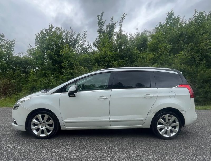 PEUGEOT 5008 7 PLACES BOITE AUTO