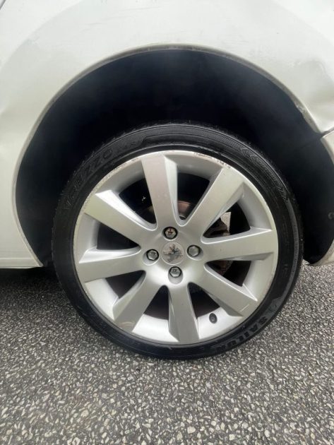 PEUGEOT 5008 7 PLACES BOITE AUTO