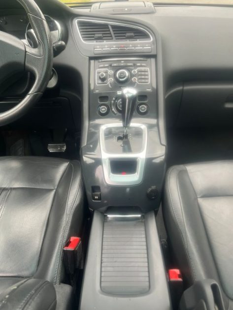PEUGEOT 5008 7 PLACES BOITE AUTO