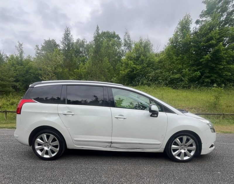 PEUGEOT 5008 7 PLACES BOITE AUTO