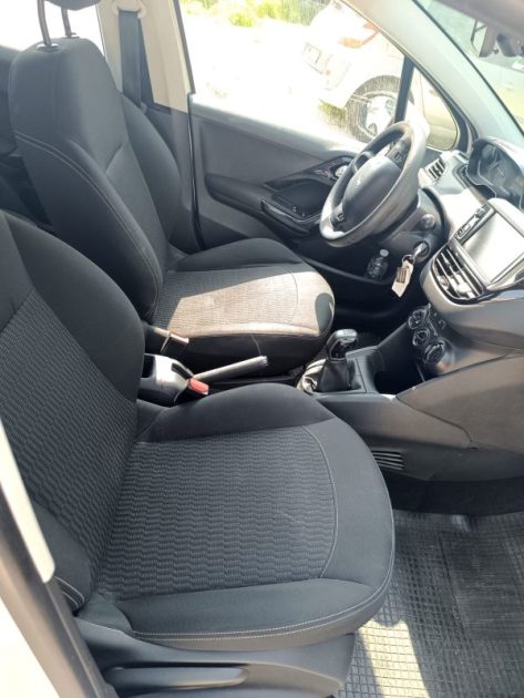 PEUGEOT 208 2019
