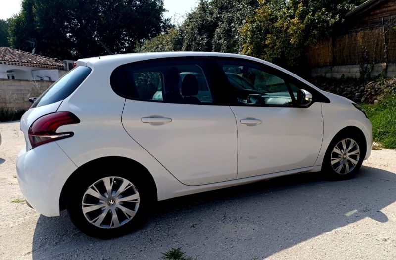PEUGEOT 208 2019