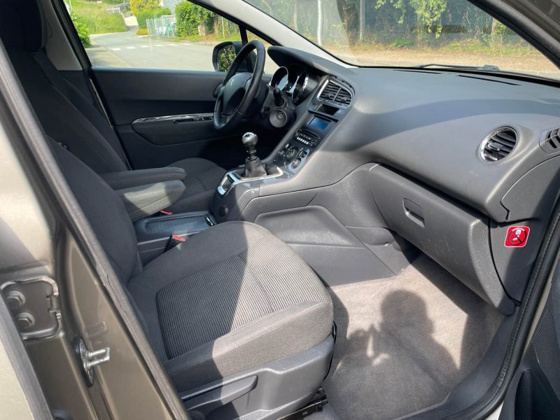 PEUGEOT 5008 1.6HDI 112CV