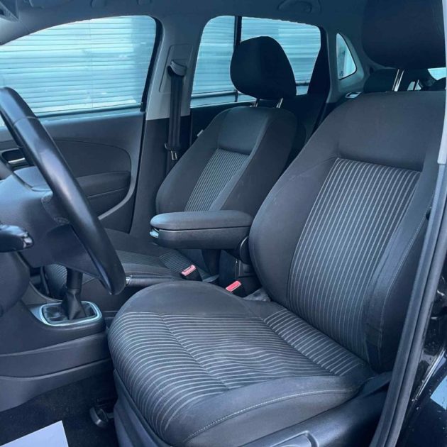 VOLKSWAGEN POLO 2011
