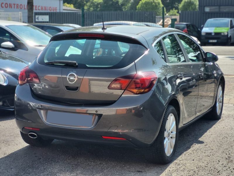 OPEL ASTRA 2011