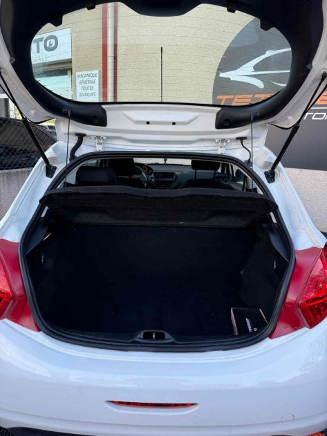 PEUGEOT 208 2012 1.2 VTI 82