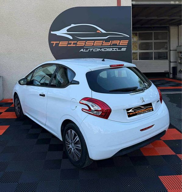 PEUGEOT 208 2012 1.2 VTI 82