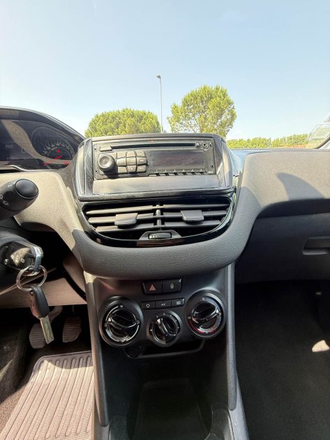 PEUGEOT 208 2012 1.2 VTI 82