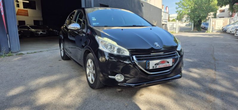 Peugeot 208 1.6 e-hdi 92 ch Envy, Noir , *Clim*, *GPS*, *Sièges baquet*, *Idéale jeune conducteur*