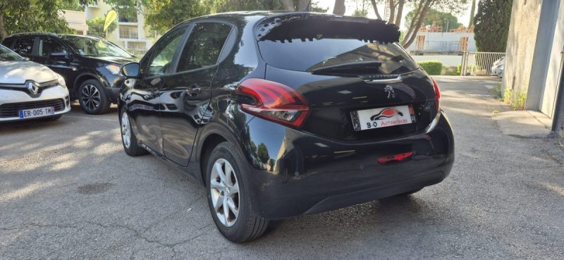 Peugeot 208 1.6 e-hdi 92 ch Envy, Noir , *Clim*, *GPS*, *Sièges baquet*, *Idéale jeune conducteur*