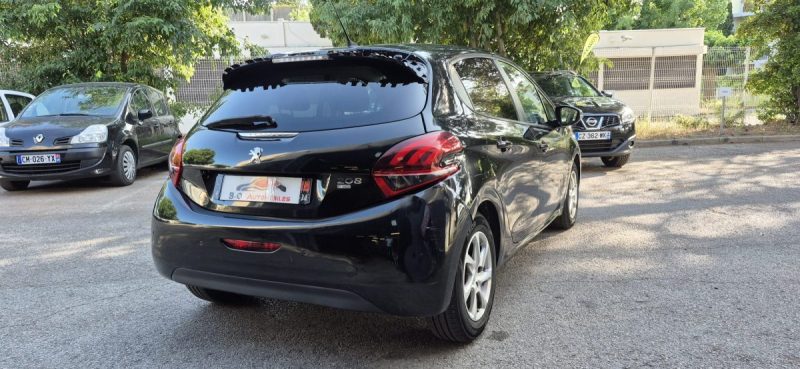 Peugeot 208 1.6 e-hdi 92 ch Envy, Noir , *Clim*, *GPS*, *Sièges baquet*, *Idéale jeune conducteur*