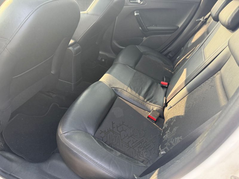PEUGEOT 208 2012