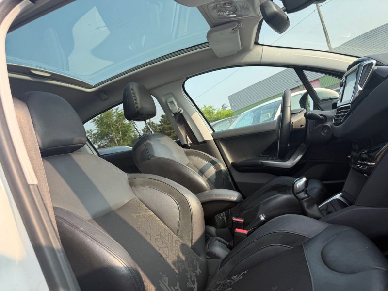 PEUGEOT 208 2012