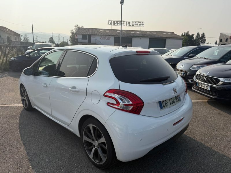 PEUGEOT 208 2012