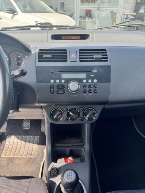 SUZUKI SWIFT 1.3 VVT 92 GLX 16V 4X4
