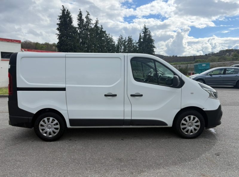 RENAULT TRAFIC 2020