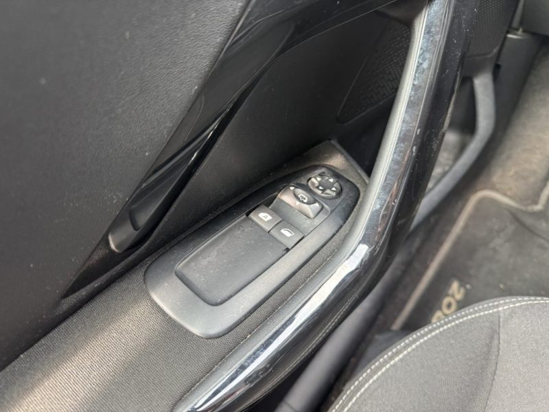 Peugeot 208 5 Portes 1.2 VTi 82 cv