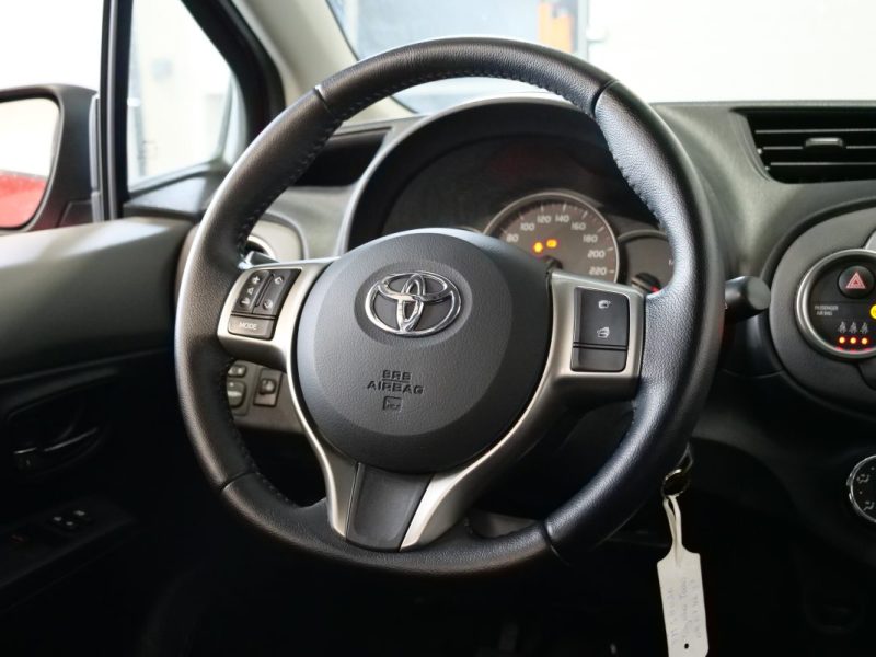 TOYOTA YARIS 2012