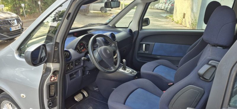 Peugeot 1007 1.4l TU 75ch gris BVA 5, *Climatisation*, *Peu kilométrés*